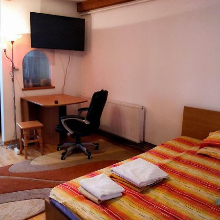 Studio Attic Appartement Braşov Buitenkant foto